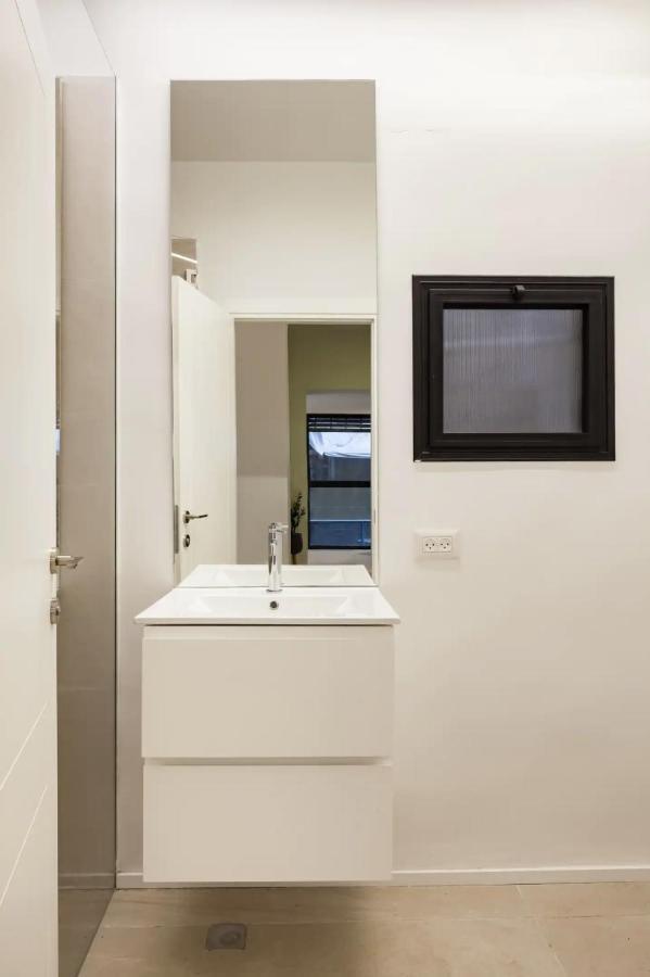 Renovated Large 3Rm Apartment 5 Min From The Beach Tel Aviv Eksteriør bilde